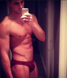 Nice set of selfies, hunks 6 586a21a8979f4.png