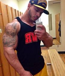 Nice set of selfies, hunks 6 586a21aed31c2.jpg