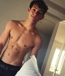 20170107 xable shirtless 5870bd02b2ab6.jpg