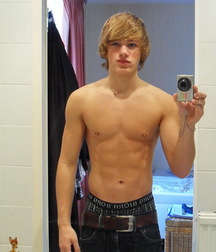 20170107 xable shirtless 5870bd2c239ee.jpg