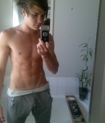 Mirror and selfies 587a2ea33efe8.jpg