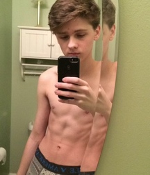 Selfies and mirror 58946c347c658.jpg