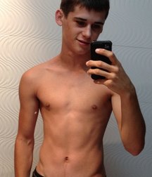 Selfies and mirror 58946c3abe3ca.jpg