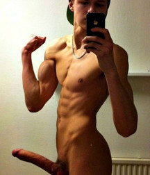 Selfies and mirror 58946c5a49260.jpg