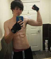 Selfies and mirror 58946c774253a.jpg