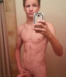 Selfies and mirror 58946ca148582.jpg