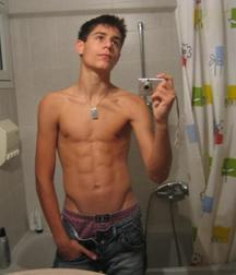 Selfies and mirror 58946cc1ad18c.jpg
