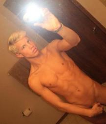 Selfies and mirror 58946cd3aaa1c.jpg