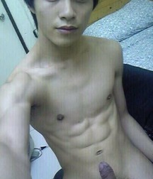 Selfies and mirror 58946cf15670d.jpg