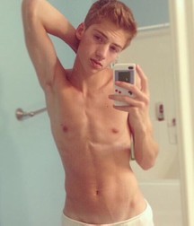 Selfies and mirror 58946d000512d.jpg