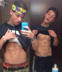 Selfies and mirror 58946d618ae2c.jpg