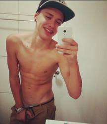 Selfies and mirror 58946d73c01a8.jpg