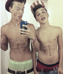 Selfies and mirror 58946d8923dff.jpg