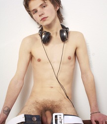 Music and sports boys naked 58a2dab30a75b.jpg