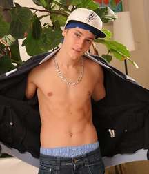 Hot shirtless boys (non nude) 58b557e88746f.jpg