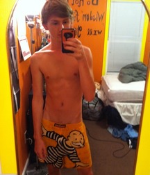 Hot shirtless boys (non nude) 58b5580b21b52.jpg