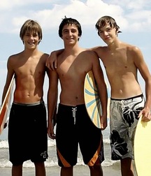 Hot shirtless boys (non nude) 58b5584152439.jpg