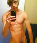 Selfies and mirror 58d4f46ae6726.jpg