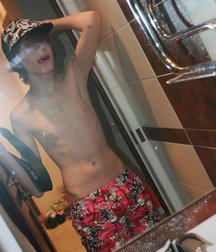 Selfies and mirror 58d4f484745d4.jpg