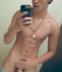 Selfies and mirror 58d4f4fa0b763.jpg