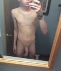 Selfies and mirror 58d4f50e4f41e.jpg