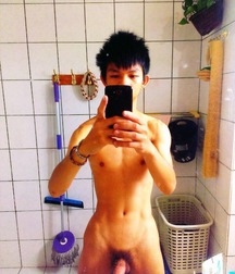 Selfies and mirror 58d4f5147d96d.jpg