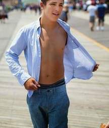Shirtless boys from net 1 58dc209542366.jpg