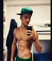 Shirtless boys from net 1 58dc20b57aaec.jpg