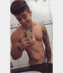 Shirtless boys from net 2 58dcd73ba0522.jpg