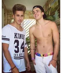 Shirtless boys from net 2 58dcd744db564.jpg