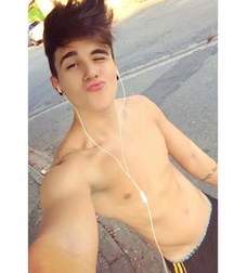 Shirtless boys from net 2 58dcd77f3f337.jpg