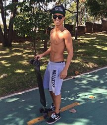 Shirtless boys from net 2 58dcd78a44492.jpg