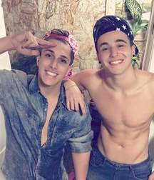 Shirtless boys from net 2 58dcd79a6c50e.jpg