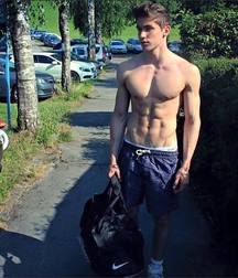 Shirtless boys from net 2 58dcd7b0ccb2e.jpg
