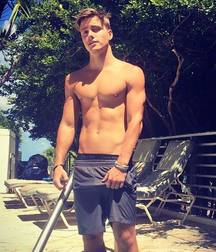 Shirtless boys from net 3 58de467da8303.jpg