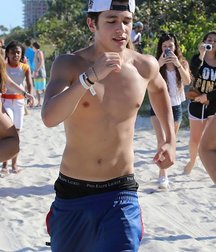 Shirtless boys from net 3 58de46952c48e.jpg