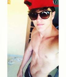 Shirtless boys from net 4 58e0ee131bc7f.jpg