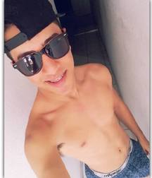 Shirtless boys from net 4 58e0ee40615a0.jpg