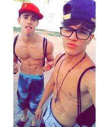 Shirtless boys from net 4 58e0eea35614c.jpg
