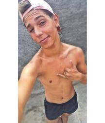Shirtless boys from net 4 58e0eeb59bd28.jpg