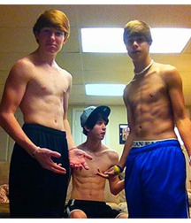 Friends shirtless 58f5e7d8b4b53.jpg