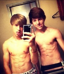 Friends shirtless 58f5e7e5f1c03.jpg