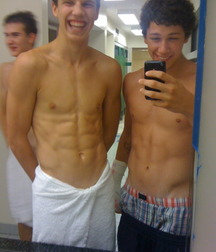 Friends shirtless 58f5e81d85575.jpg