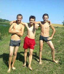 Friends shirtless 58f5e8604e3f0.jpg
