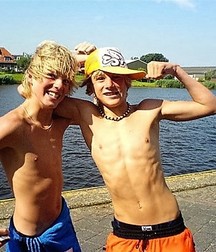 Friends shirtless 58f5e866e1491.jpg