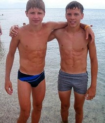 Friends shirtless 58f5e879c8d5e.jpg