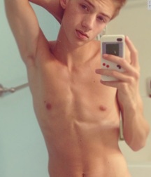 Selfies and mirror 58f7389758875.jpg