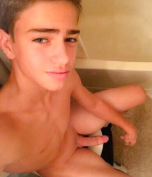 Selfies and mirror 58f738b8f097f.jpg