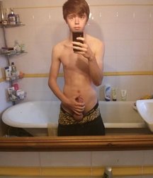 Selfies and mirror 58f738d344b51.jpg
