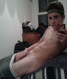 Selfies and mirror 58f738f9bc90e.jpg
